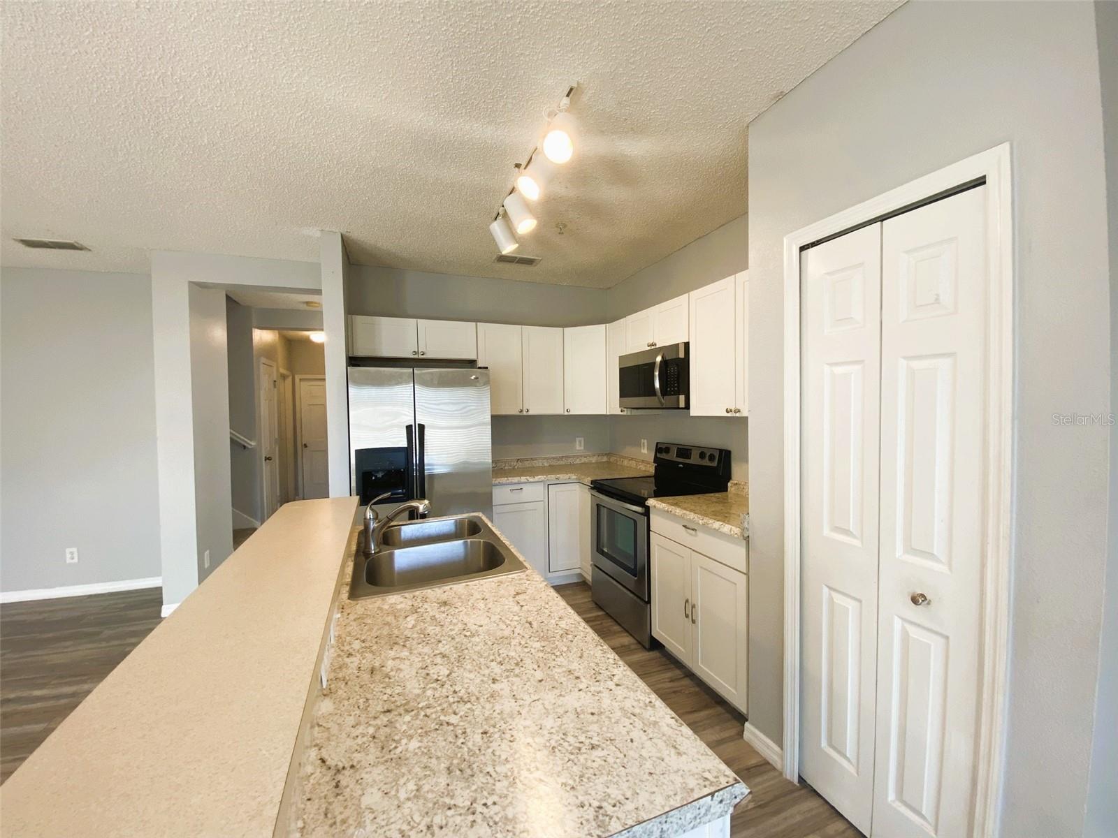 2076 CYPRESS BAY BLVD, KISSIMMEE, FL, 34743