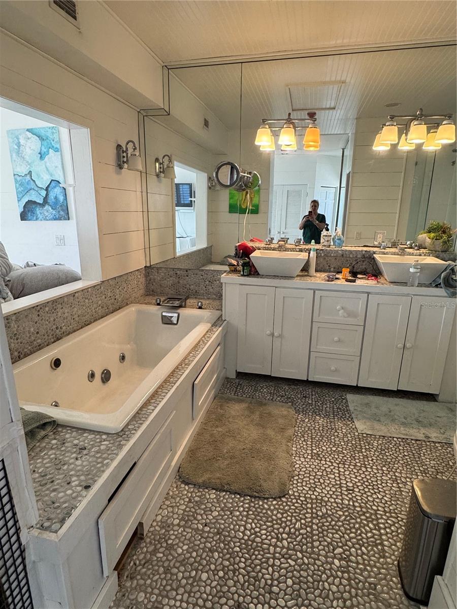 121 AUGUSTA AVE, PALM HARBOR, FL, 34683