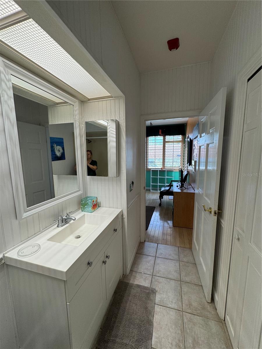 121 AUGUSTA AVE, PALM HARBOR, FL, 34683