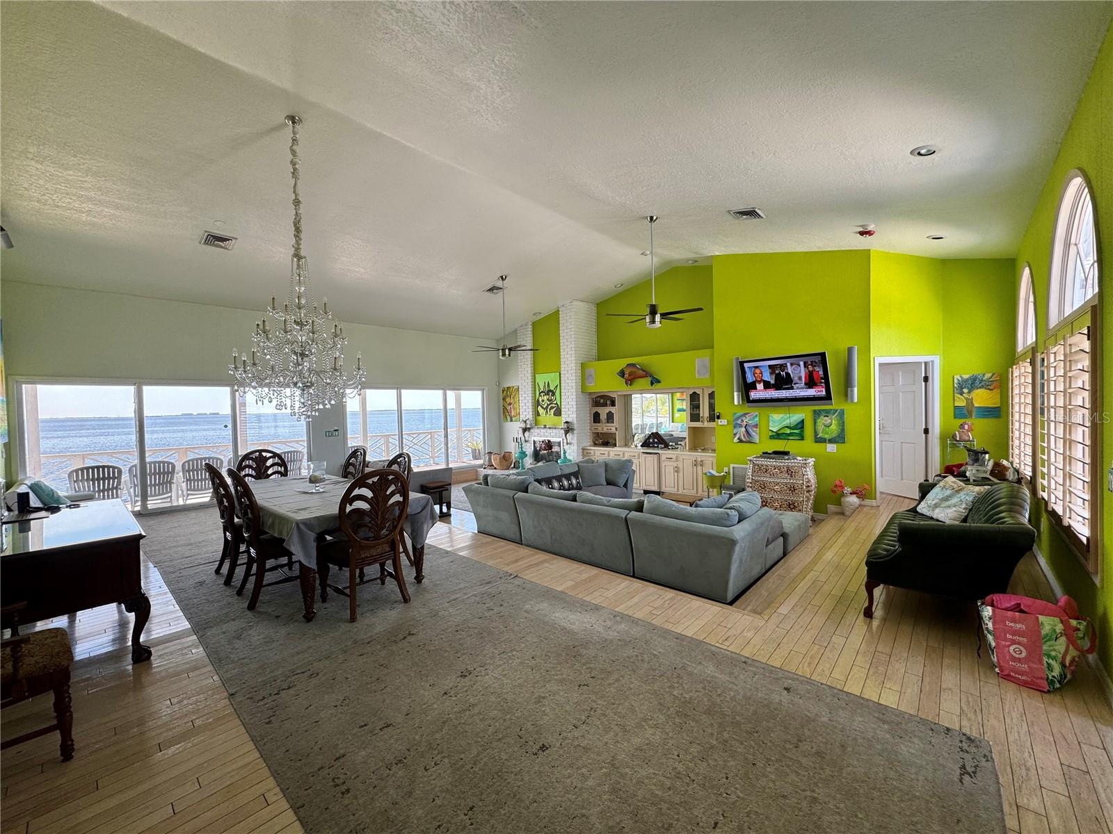 121 AUGUSTA AVE, PALM HARBOR, FL, 34683