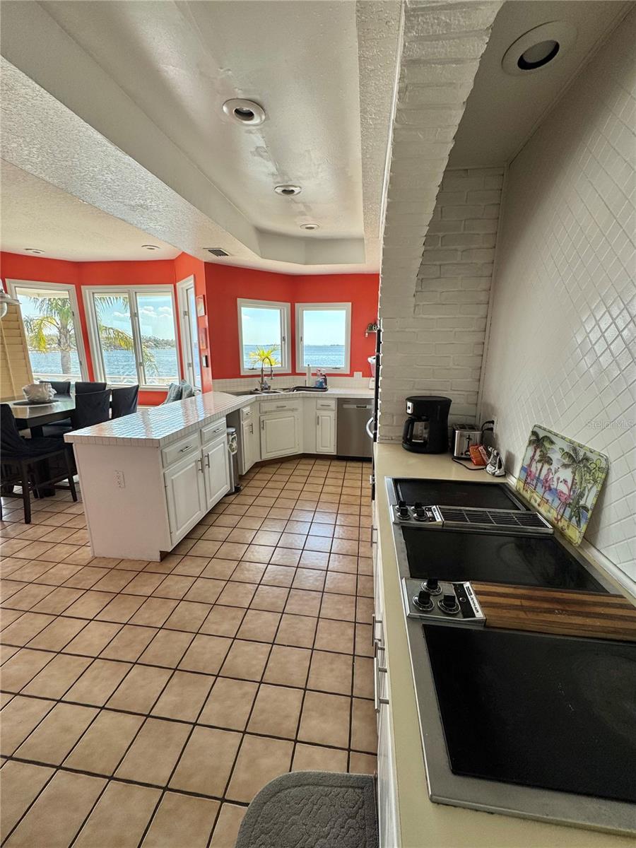 121 AUGUSTA AVE, PALM HARBOR, FL, 34683