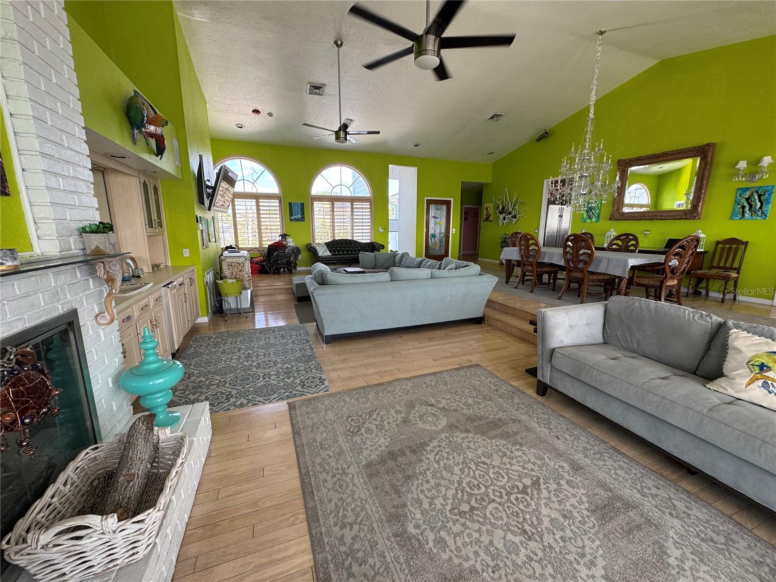 121 AUGUSTA AVE, PALM HARBOR, FL, 34683