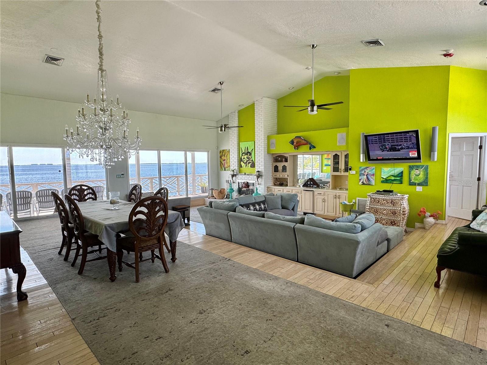 121 AUGUSTA AVE, PALM HARBOR, FL, 34683