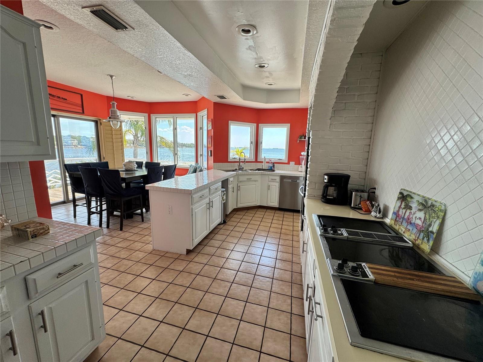 121 AUGUSTA AVE, PALM HARBOR, FL, 34683