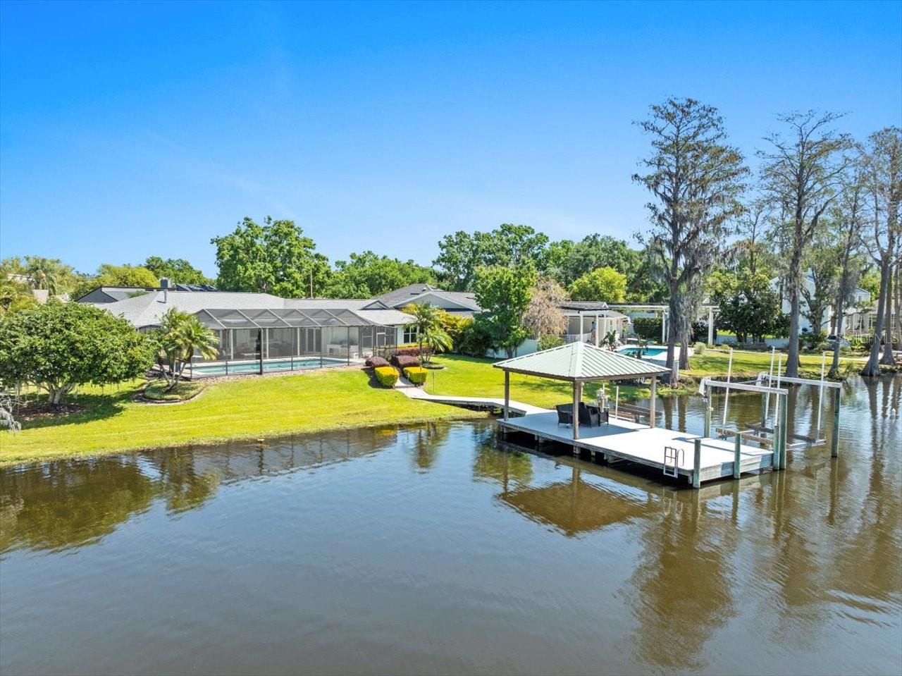 3210 STONEYBROOK LN, TAMPA, FL, 33618