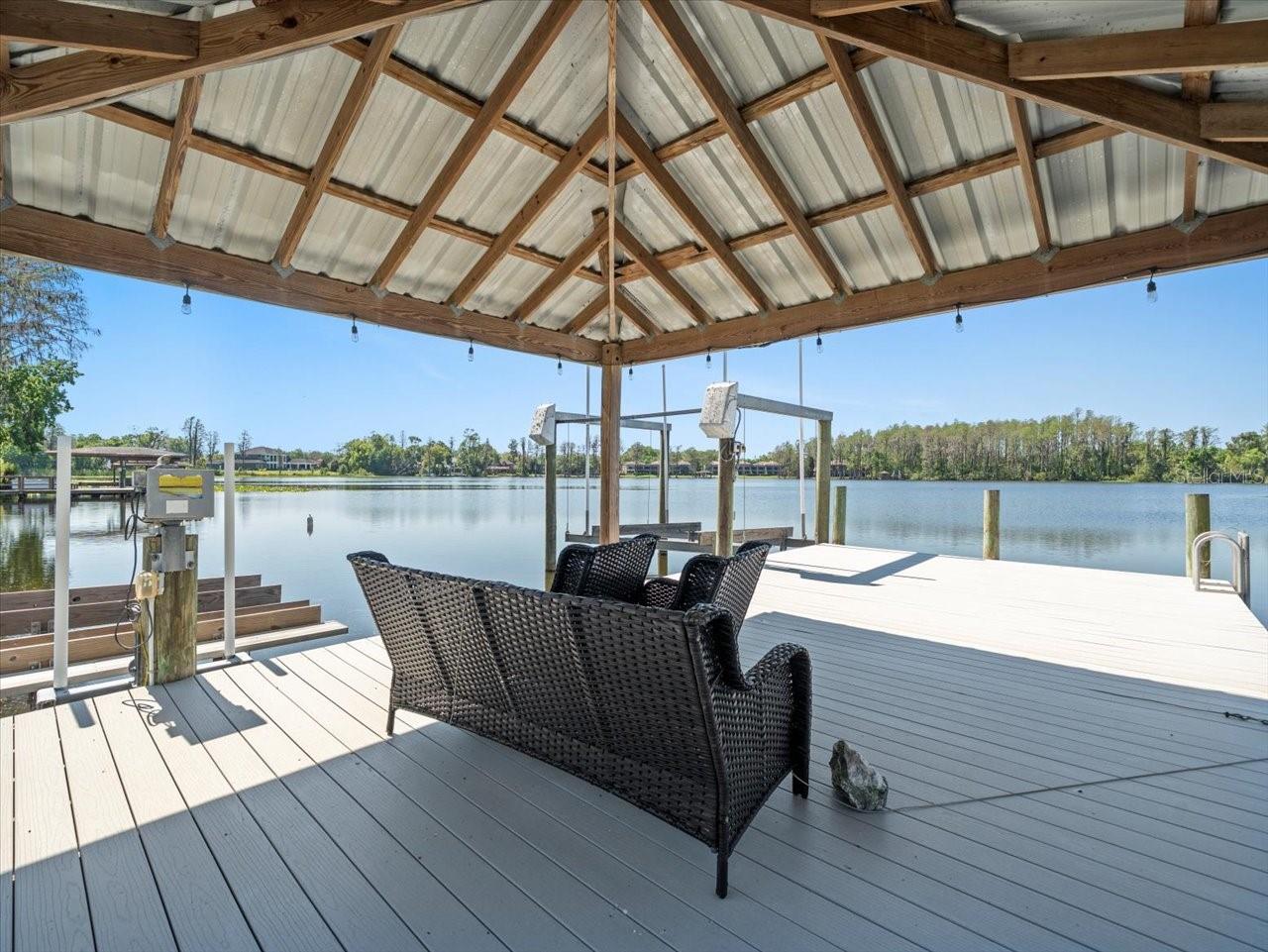 3210 STONEYBROOK LN, TAMPA, FL, 33618