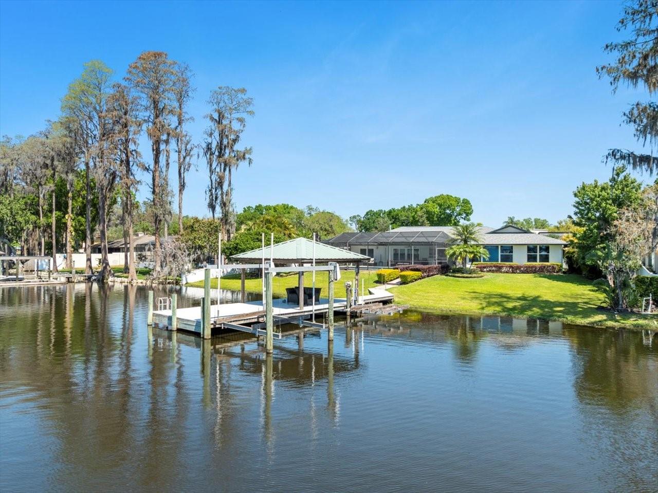 3210 STONEYBROOK LN, TAMPA, FL, 33618