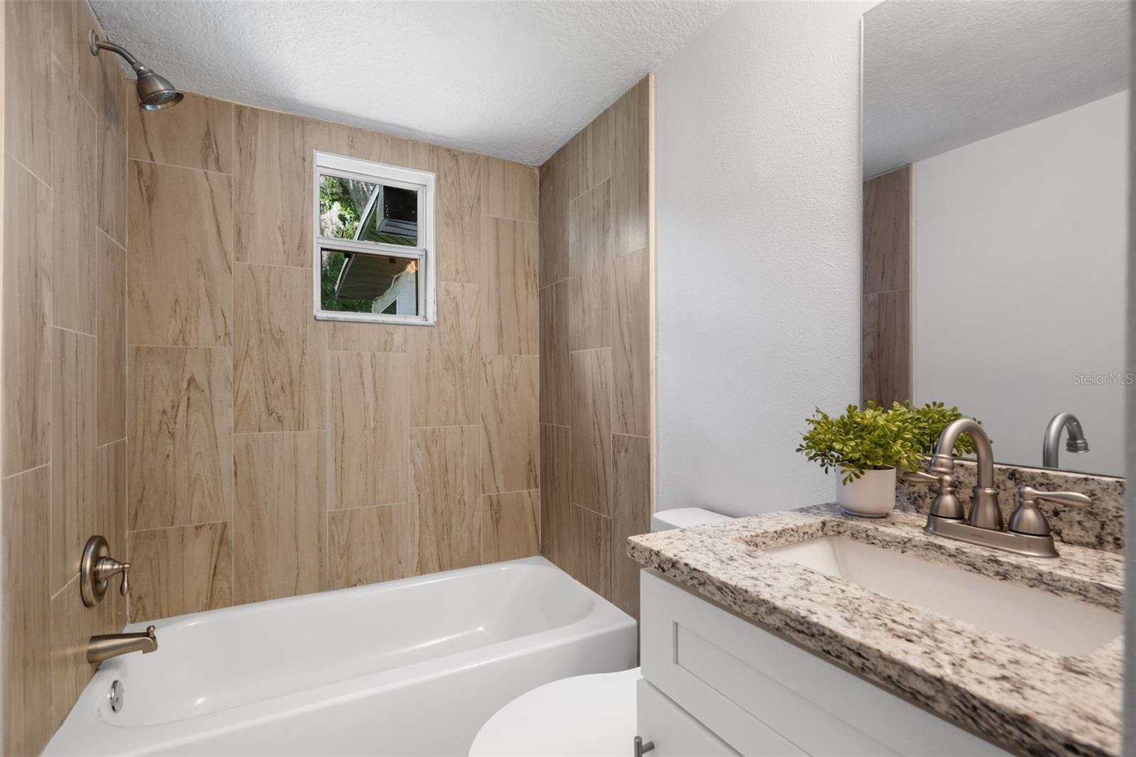 239 S LAKE CORTEZ DR, APOPKA, FL, 32703