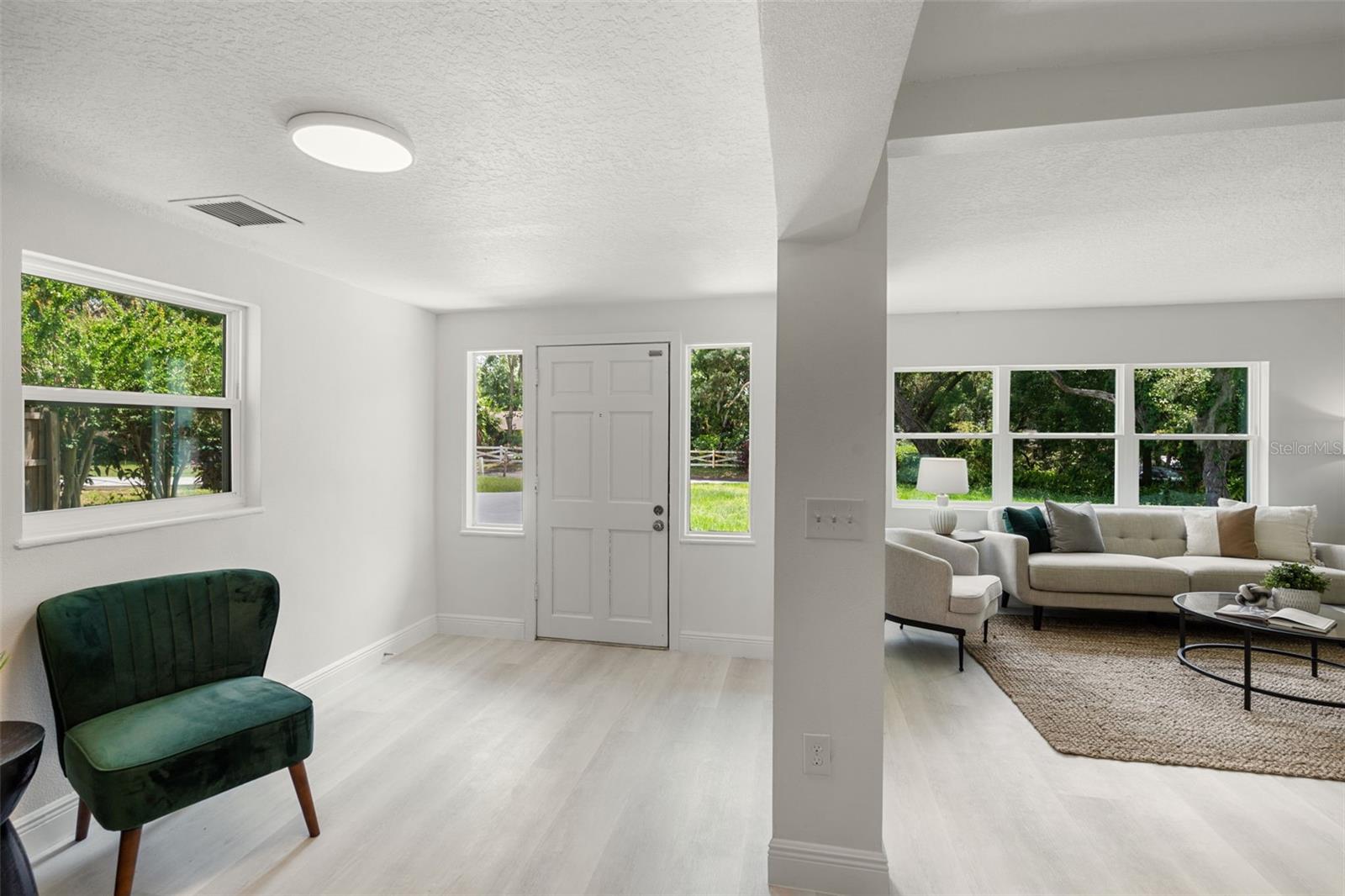 239 S LAKE CORTEZ DR, APOPKA, FL, 32703