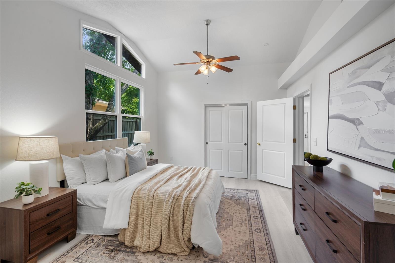 239 S LAKE CORTEZ DR, APOPKA, FL, 32703