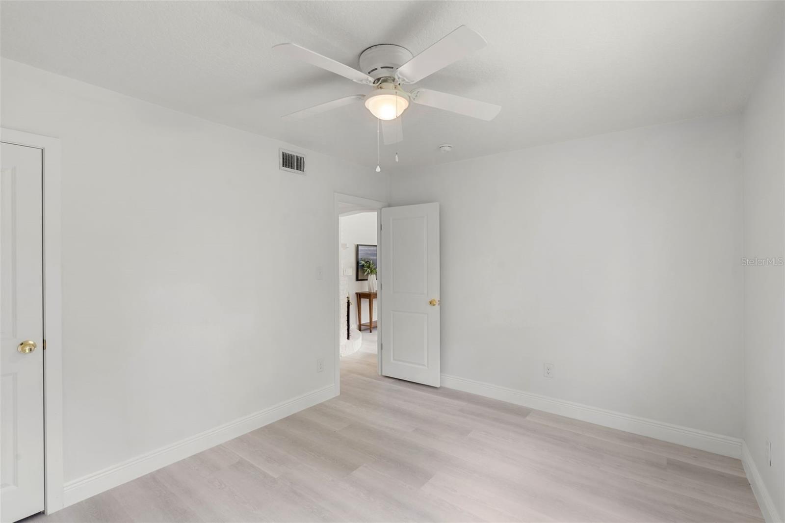 239 S LAKE CORTEZ DR, APOPKA, FL, 32703