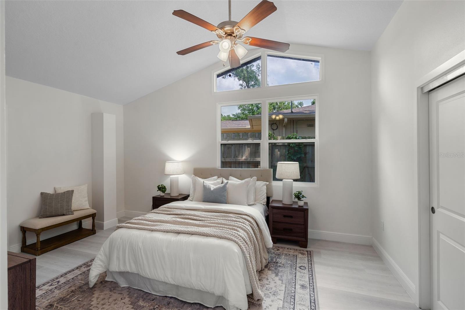 239 S LAKE CORTEZ DR, APOPKA, FL, 32703