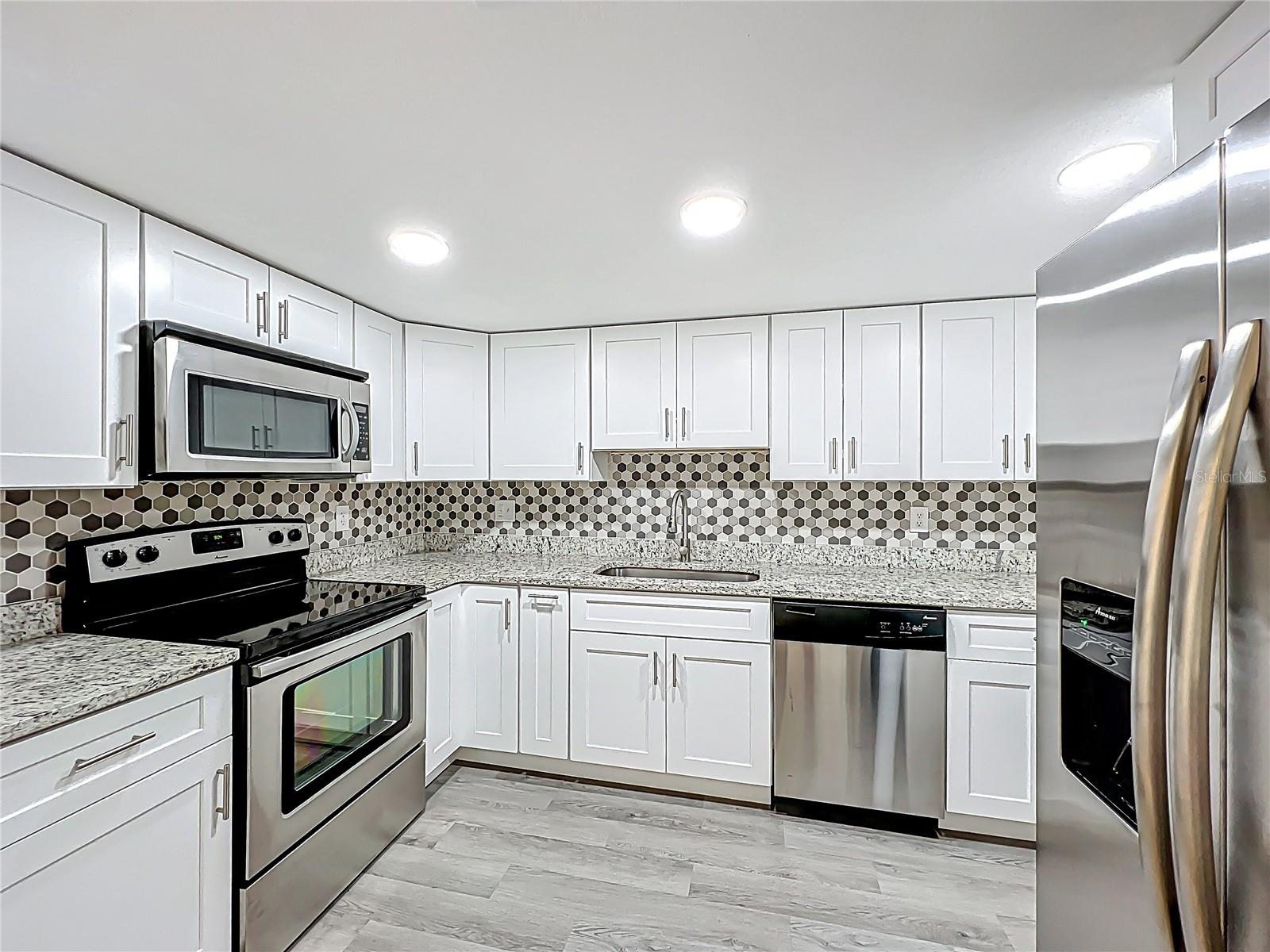 2042 WINDWARD PASS, LAKELAND, FL, 33813