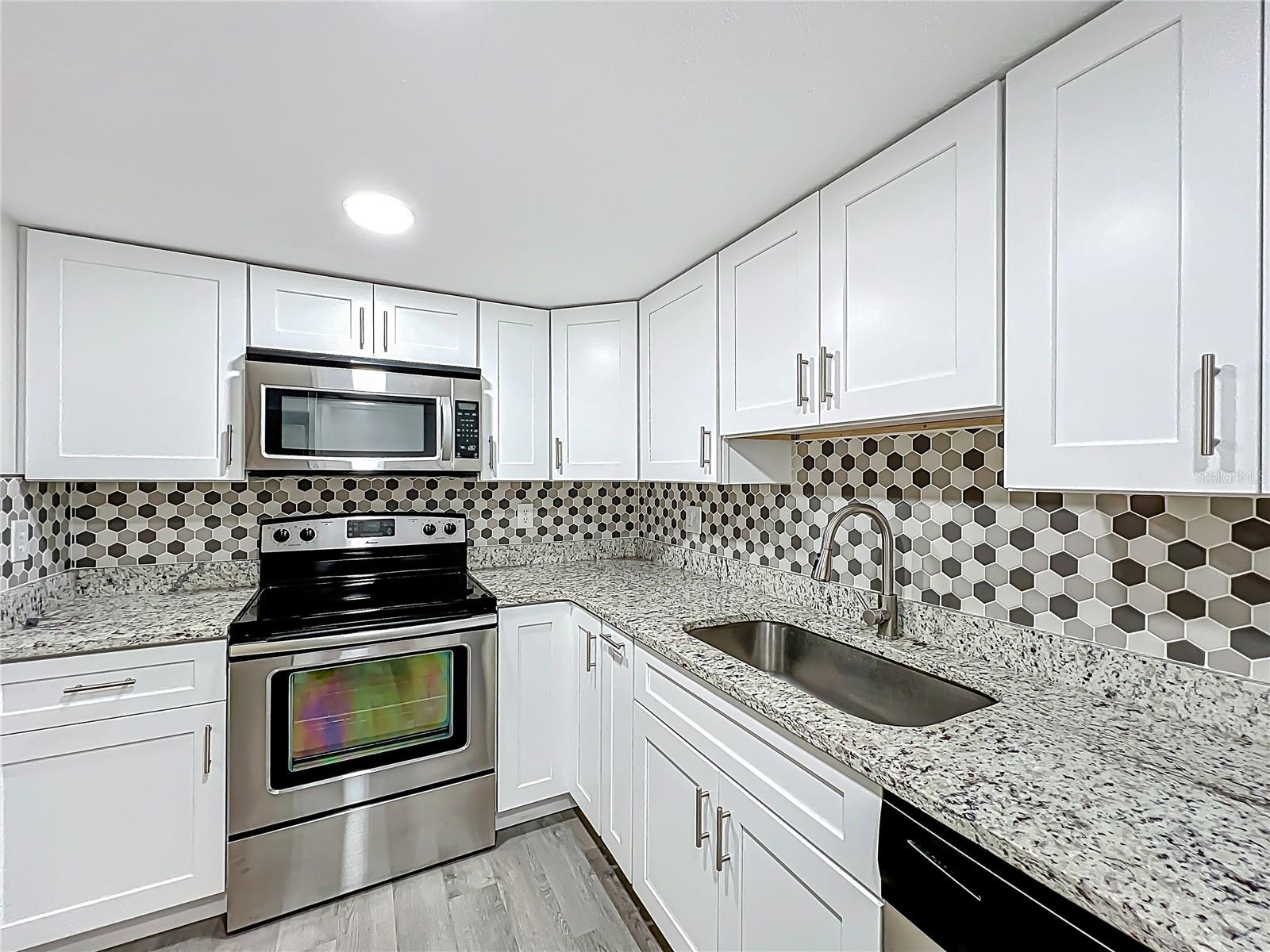 2042 WINDWARD PASS, LAKELAND, FL, 33813