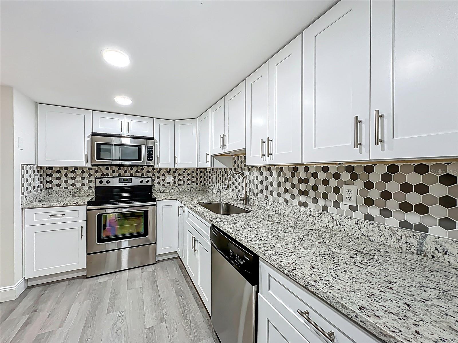 2042 WINDWARD PASS, LAKELAND, FL, 33813