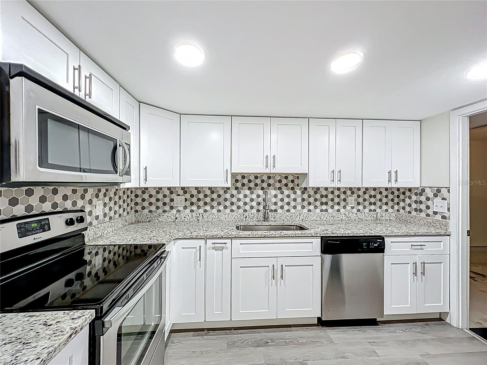 2042 WINDWARD PASS, LAKELAND, FL, 33813