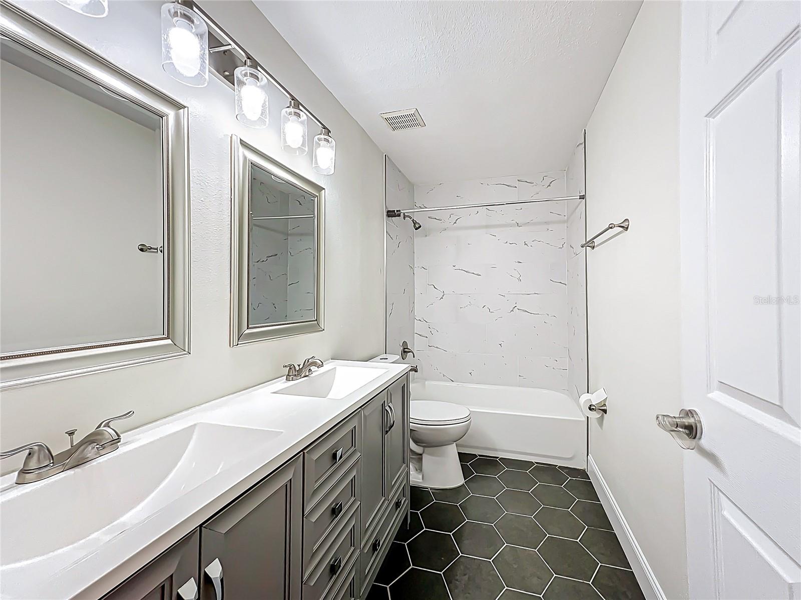 2042 WINDWARD PASS, LAKELAND, FL, 33813