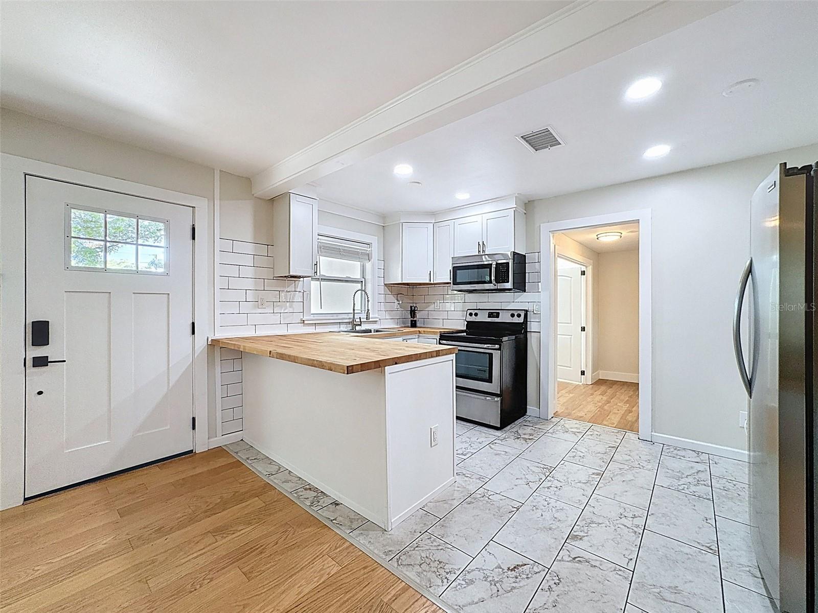 1121 49TH AVE N, ST PETERSBURG, FL, 33703