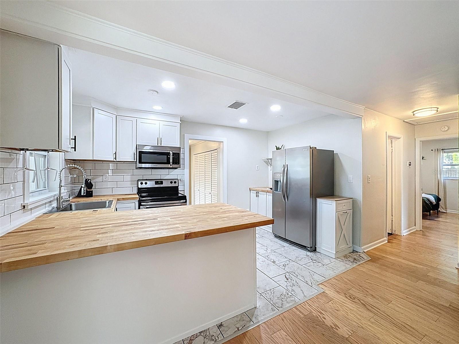 1121 49TH AVE N, ST PETERSBURG, FL, 33703