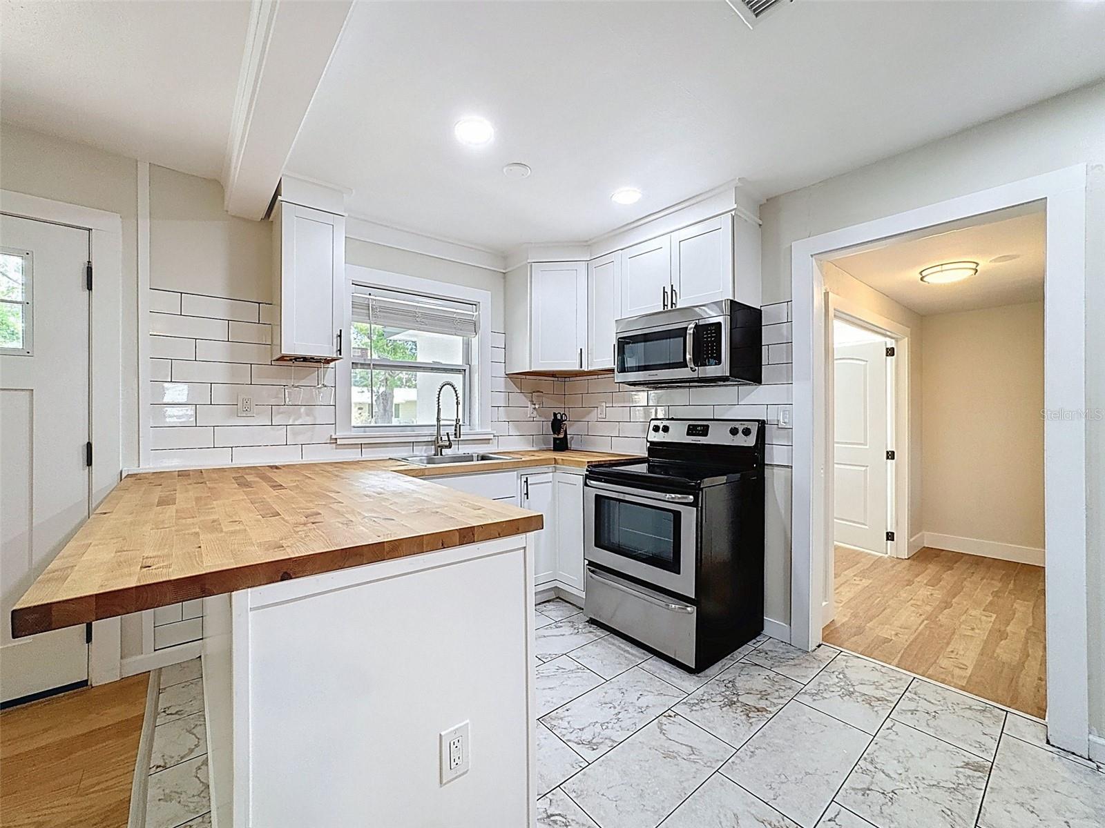 1121 49TH AVE N, ST PETERSBURG, FL, 33703