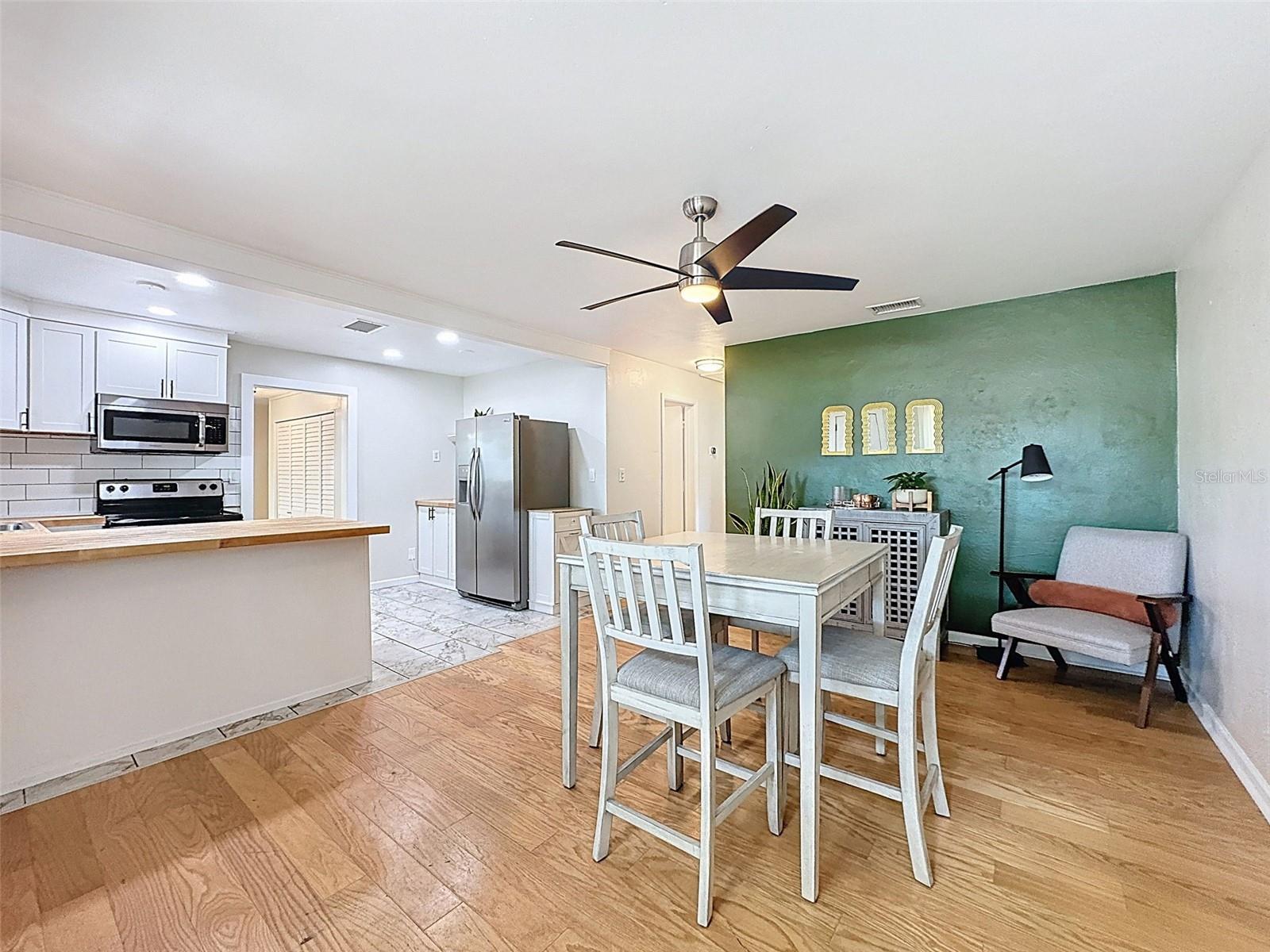 1121 49TH AVE N, ST PETERSBURG, FL, 33703