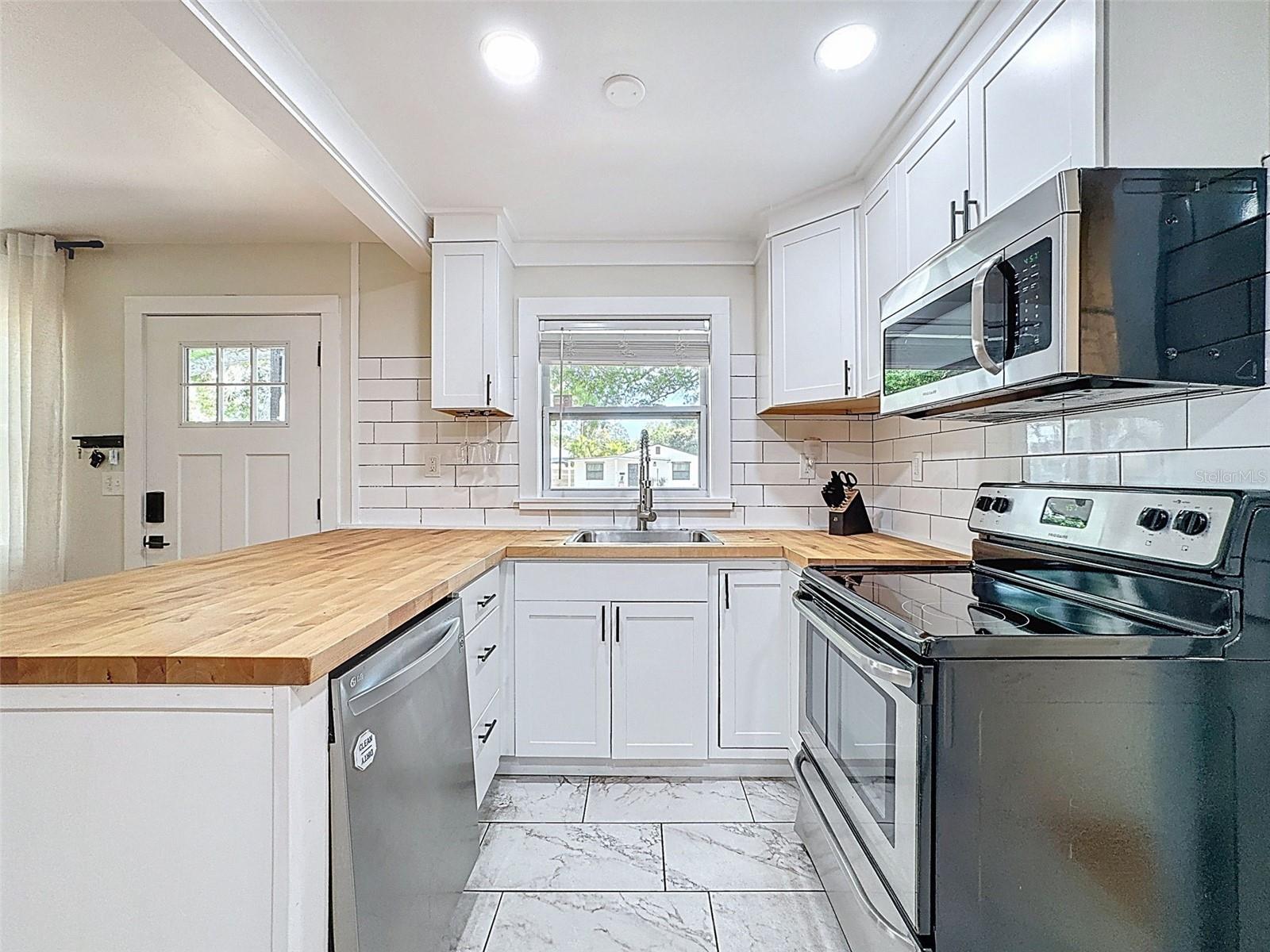 1121 49TH AVE N, ST PETERSBURG, FL, 33703