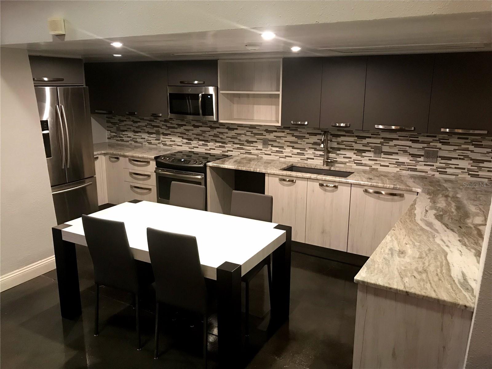 2610 COCONUT BAY LN #2J, SARASOTA, FL, 34237