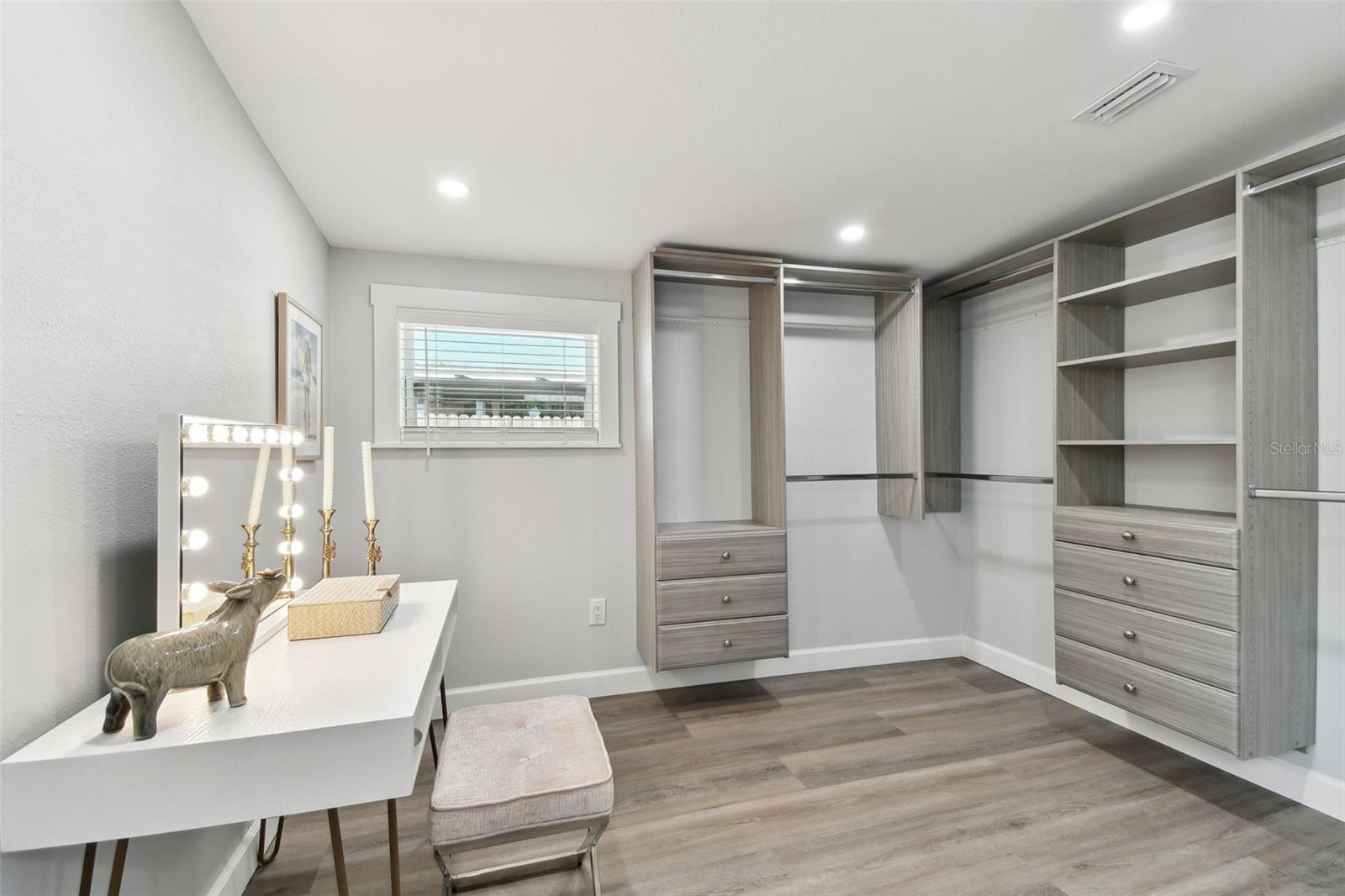 7520 ORPINE DR N, ST PETERSBURG, FL, 33702