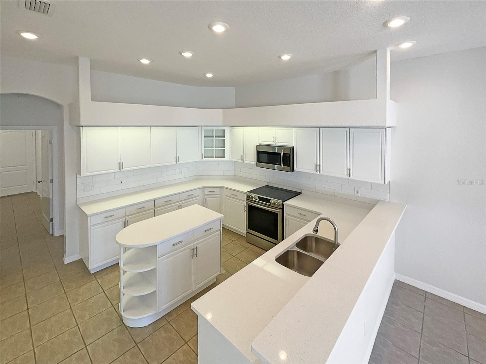 2317 VALRICO FOREST DR, VALRICO, FL, 33594