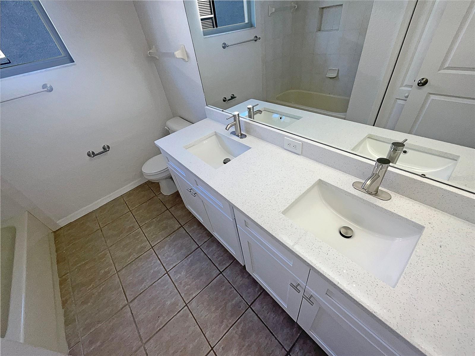 2317 VALRICO FOREST DR, VALRICO, FL, 33594