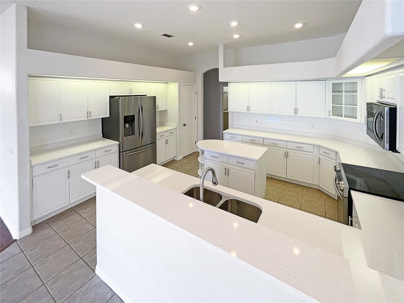 2317 VALRICO FOREST DR, VALRICO, FL, 33594