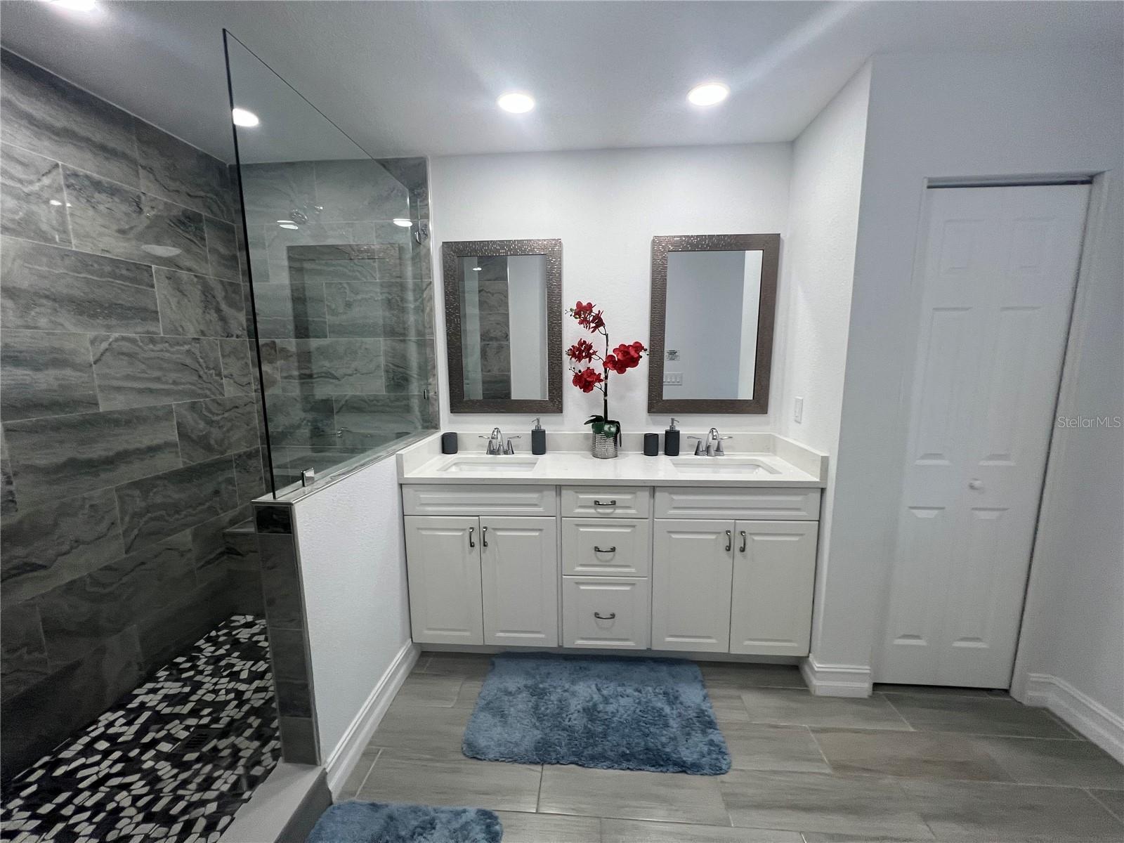 176 N WATERWAY DR NW, PORT CHARLOTTE, FL, 33952