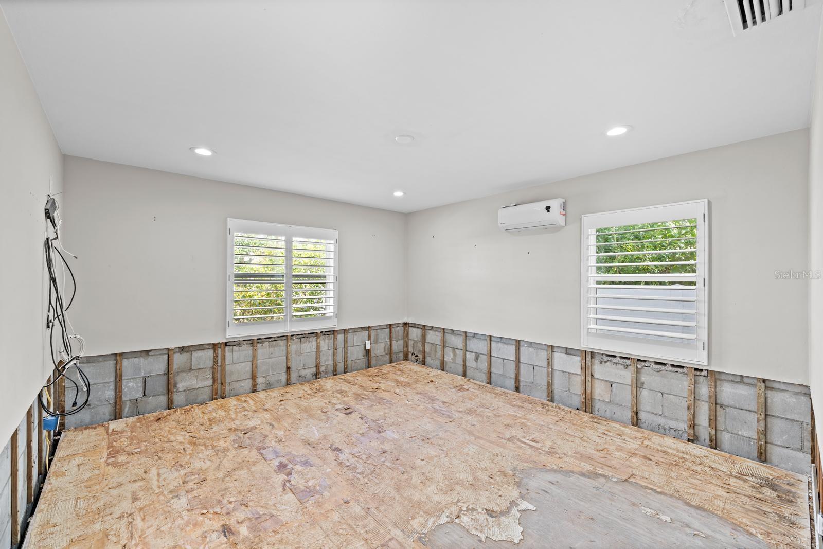 219 RIALTO WAY NE, ST PETERSBURG, FL, 33704