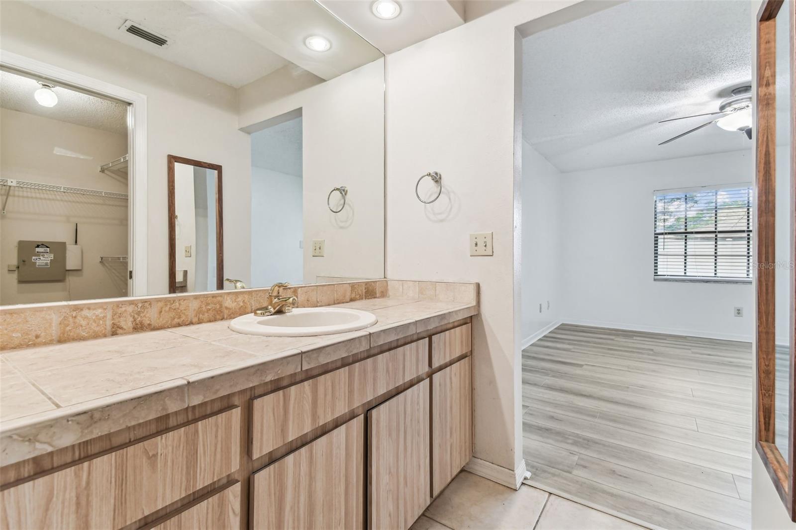 1005 W POWHATAN AVE, TAMPA, FL, 33603