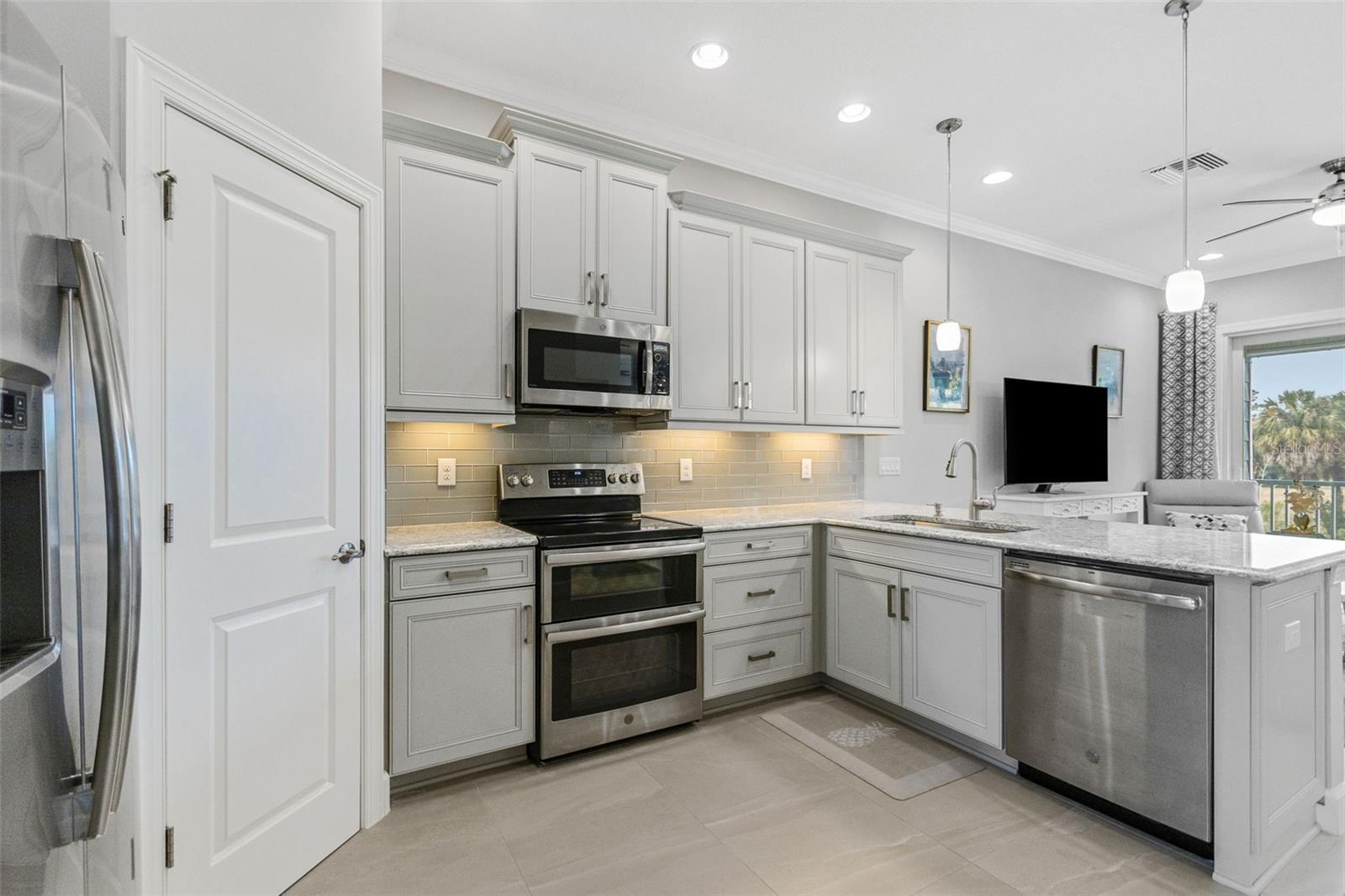 4111 ROCKY SHORES DR, TAMPA, FL, 33634