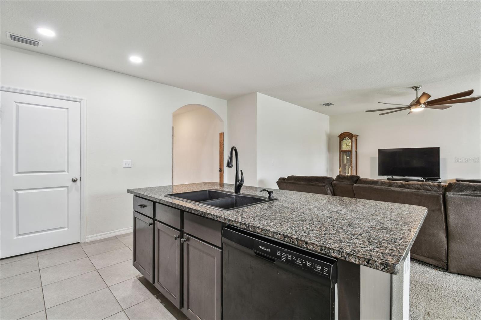 6882 SILVERADO RANCH BLVD, ZEPHYRHILLS, FL, 33541