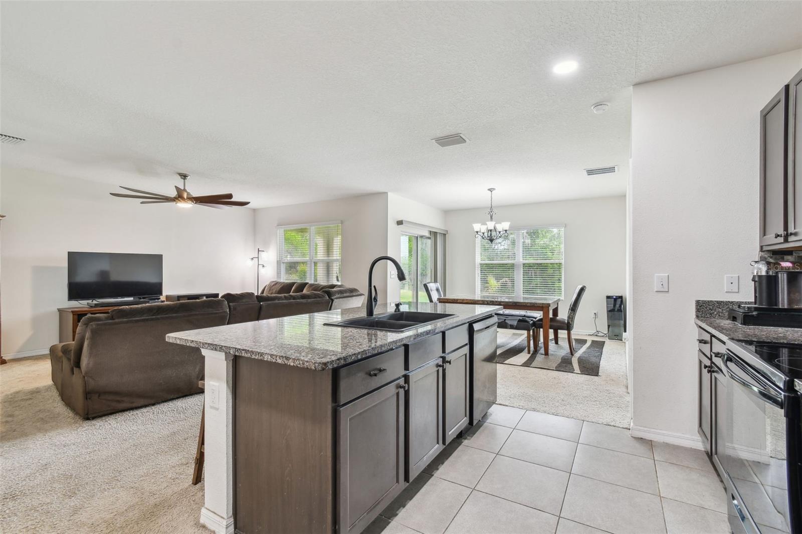 6882 SILVERADO RANCH BLVD, ZEPHYRHILLS, FL, 33541