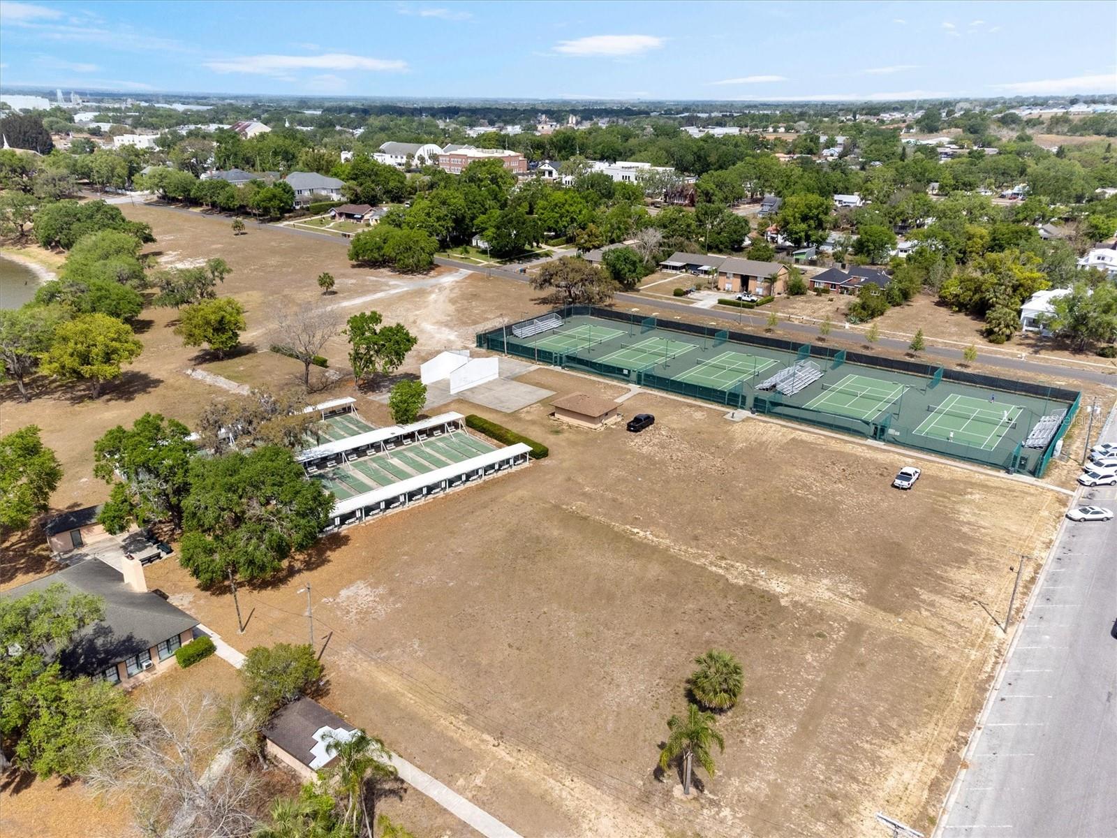 432 E JOHNSON AVE, LAKE WALES, FL, 33853