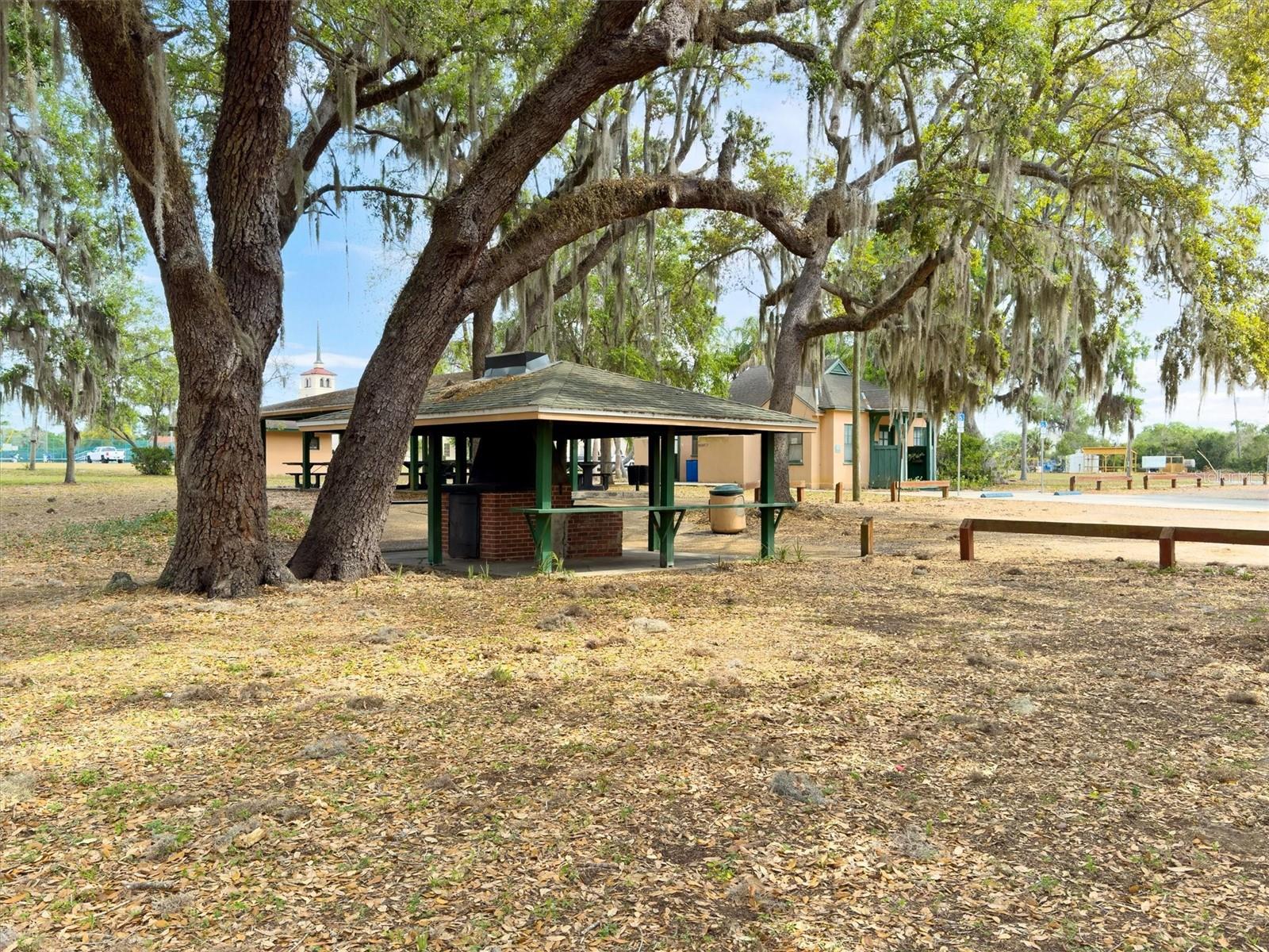 432 E JOHNSON AVE, LAKE WALES, FL, 33853