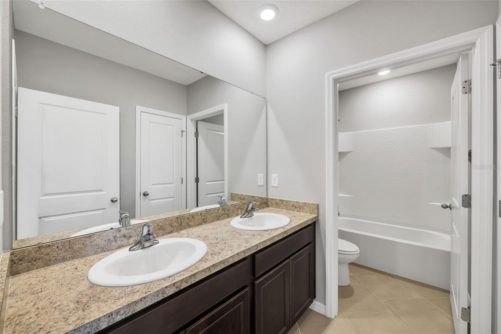 8277 BOWER BASS CIR, WESLEY CHAPEL, FL, 33545