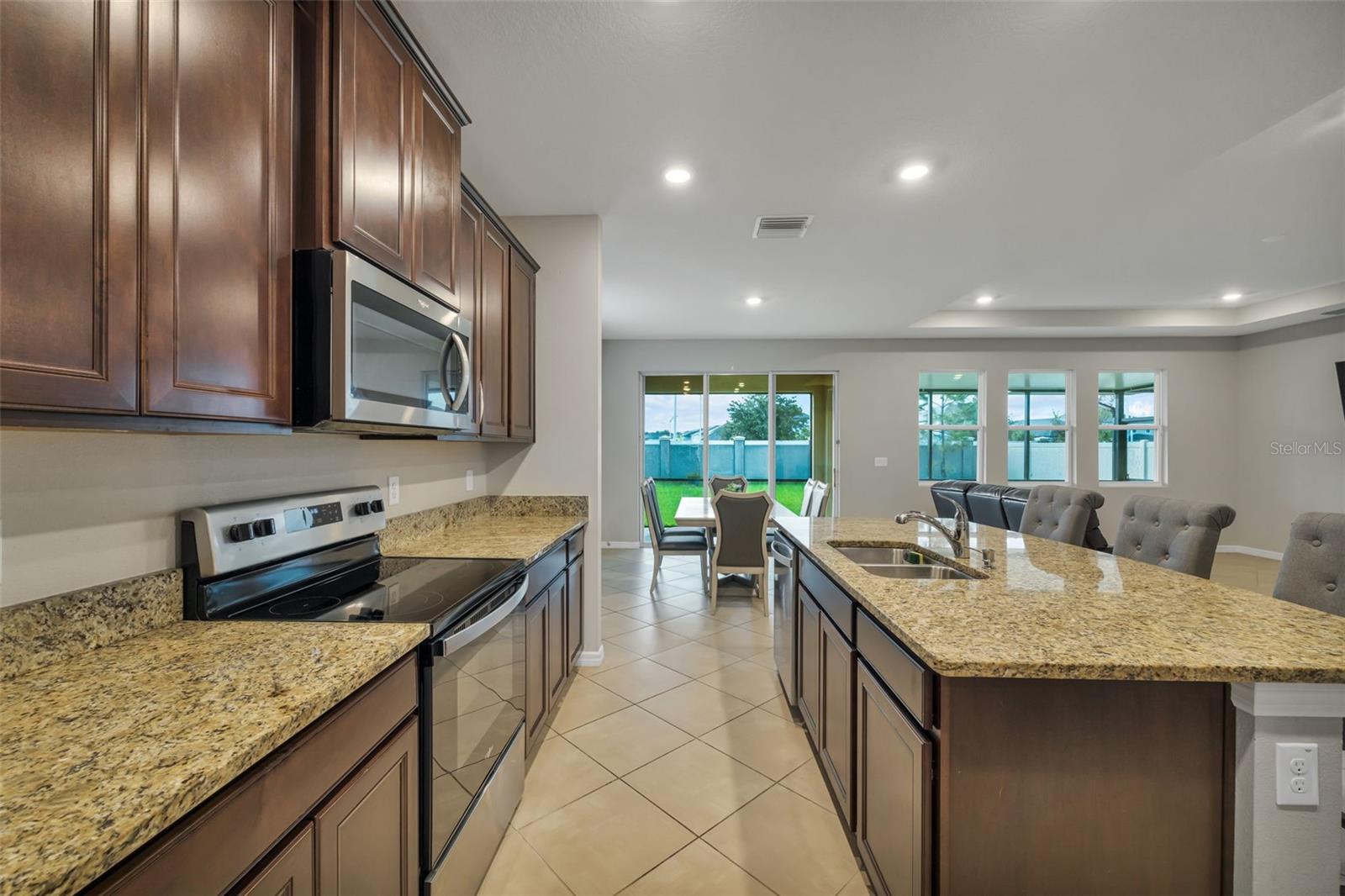 8277 BOWER BASS CIR, WESLEY CHAPEL, FL, 33545