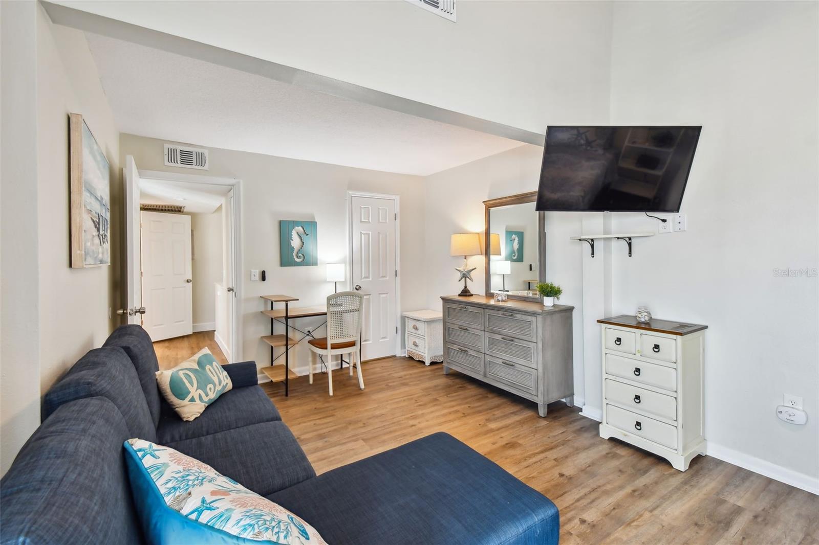 315 MEDALLION BLVD #E, MADEIRA BEACH, FL, 33708