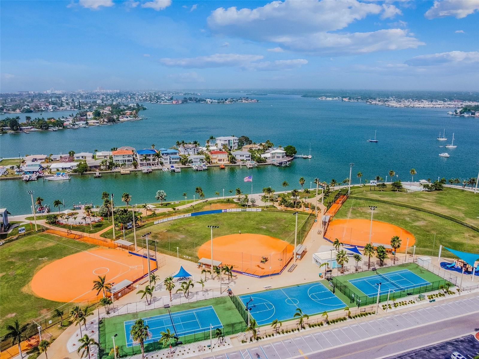 315 MEDALLION BLVD #E, MADEIRA BEACH, FL, 33708