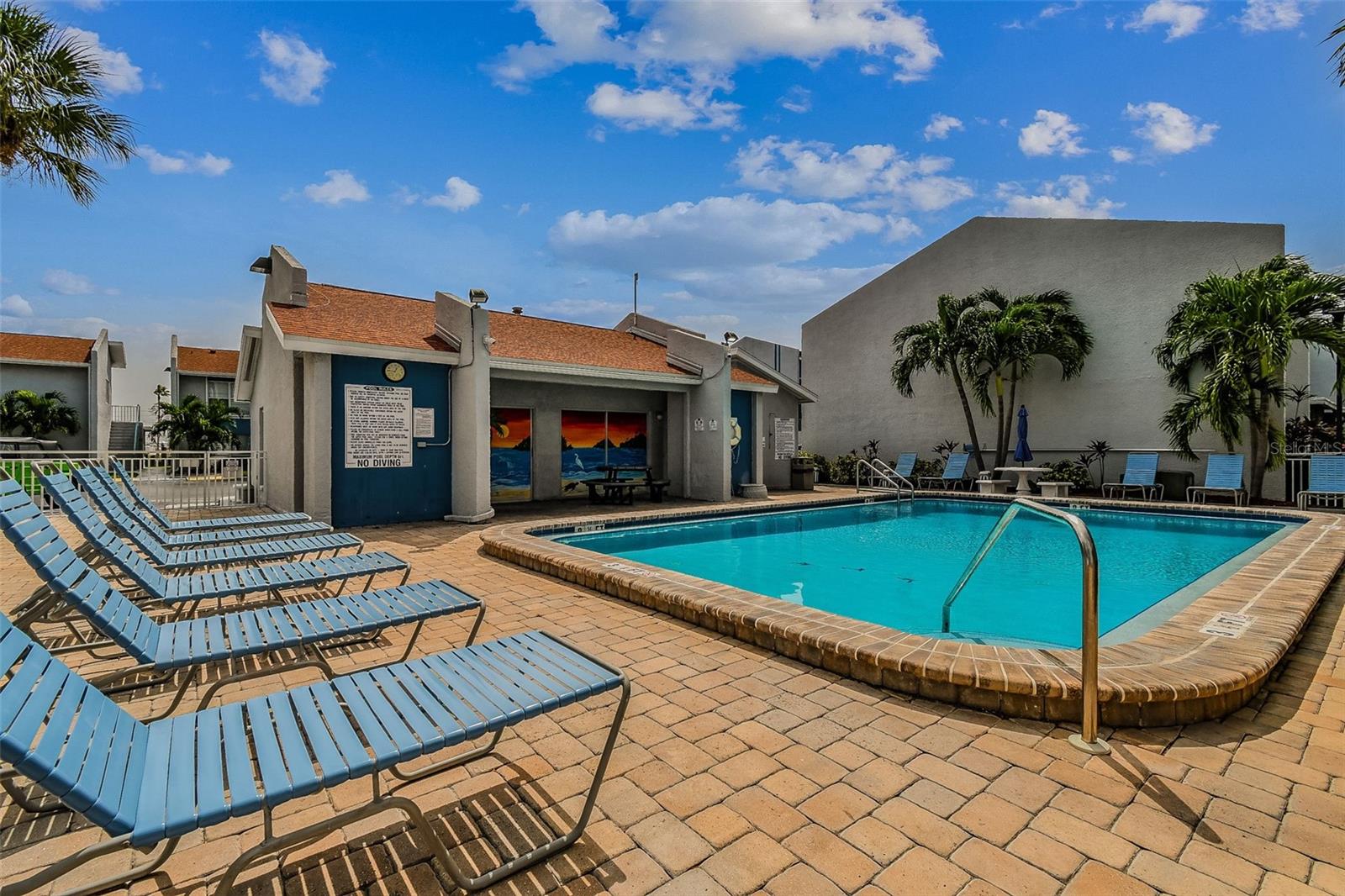 315 MEDALLION BLVD #E, MADEIRA BEACH, FL, 33708