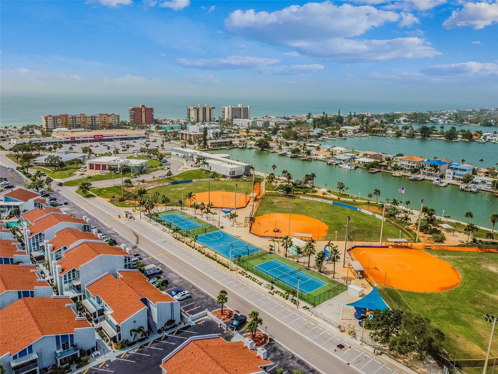 315 MEDALLION BLVD #E, MADEIRA BEACH, FL, 33708