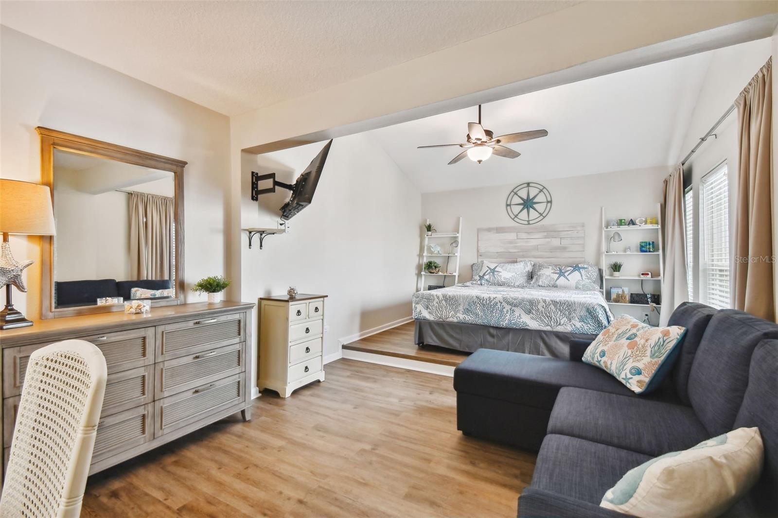 315 MEDALLION BLVD #E, MADEIRA BEACH, FL, 33708