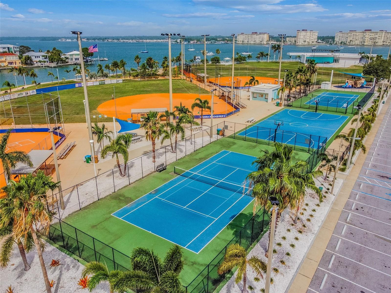 315 MEDALLION BLVD #E, MADEIRA BEACH, FL, 33708