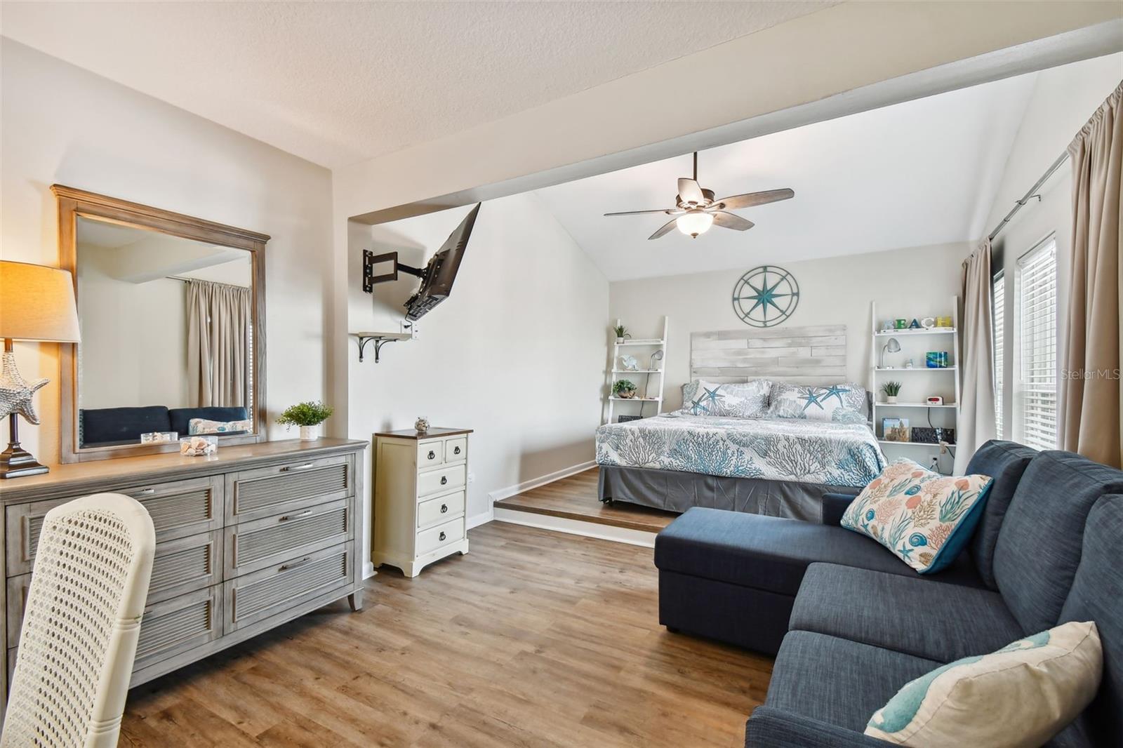 315 MEDALLION BLVD #E, MADEIRA BEACH, FL, 33708