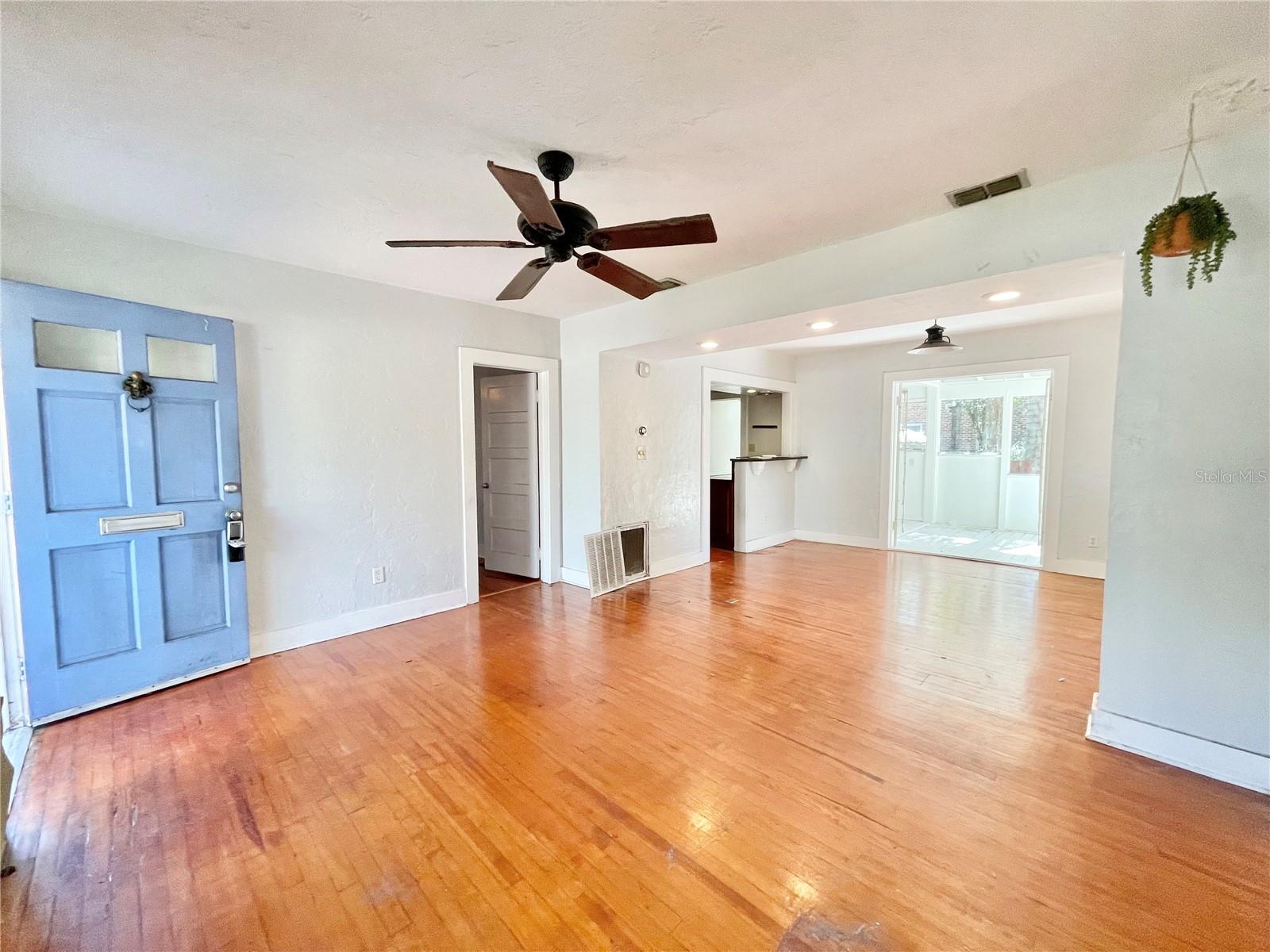 1035 NE 3RD AVE, GAINESVILLE, FL, 32601