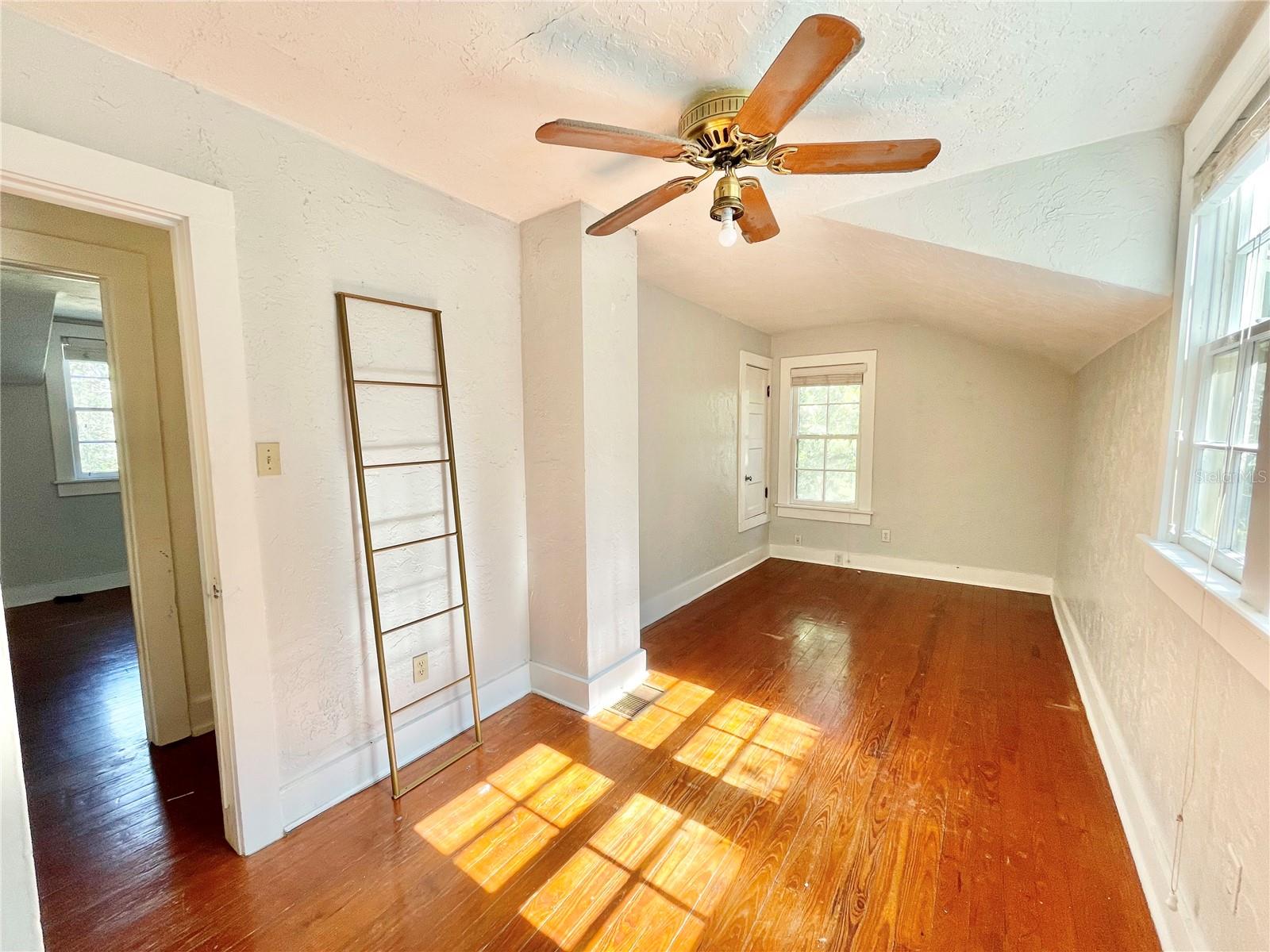 1035 NE 3RD AVE, GAINESVILLE, FL, 32601